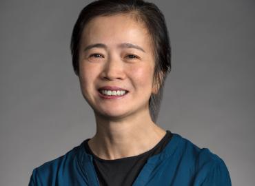 Professor Linda Rui Feng.