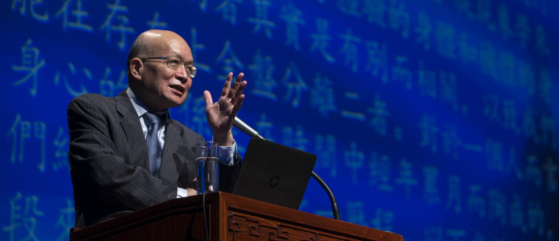 Professor Vincent Shen delivering a lecture.
